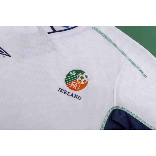 Keane #6 Retro Ireland Away Jersey 2002